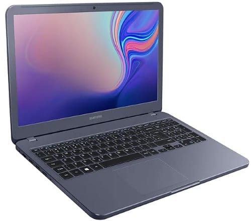 O Notebook Samsung Expert X55 NP350XBE-XH4BR possui processador Intel Core i7 (8565U) de 1.8 GHz a 4.6 GHz e 8MB cache, 16GB de memória RAM (DDR4 - 8 GB integrados x 1 + 8 GB x 1 - sendo 1 SODIMM), HD de 1 TB (5.400 RPM) + 128GB de unidade de estado sólido, Tela LED HD de antirreflexiva e resolução máxima de 1366 x 768, Placa de Vídeo integrada Intel UHD Graphics 620 e NVIDIA Geforce MX110 com 2GB de memória dedicada (GDDR5), Conexões USB e HDMI, Wi-Fi 802.11 b/g/n/ac, Webcam, Não possui Drive de DVD, Bateria de 43Wh, Peso aproximado de 1,97kg e Windows 10 64 bits.