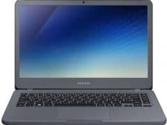 O Notebook Samsung Expert X35 NP340XAA-KW3BR possui processador Intel Core i5 (8250U) de 1.6 GHz a 3.4 GHz e 6MB cache, 8GB de memória RAM (DDR4 2133MHz), HD de 1 TB (5.400 RPM), Tela LED HD de 14" Antirreflexiva e resolução máxima de 1366 x 768, Placa de Vídeo integrada Intel UHD Graphics 620, Conexões USB e HDMI, Wi-Fi 802.11 ac, Não possui Drive de DVD, Bateria de 3 células (43Wh), Peso aproximado de 1,66kg e Windows 10 de 64 bits.